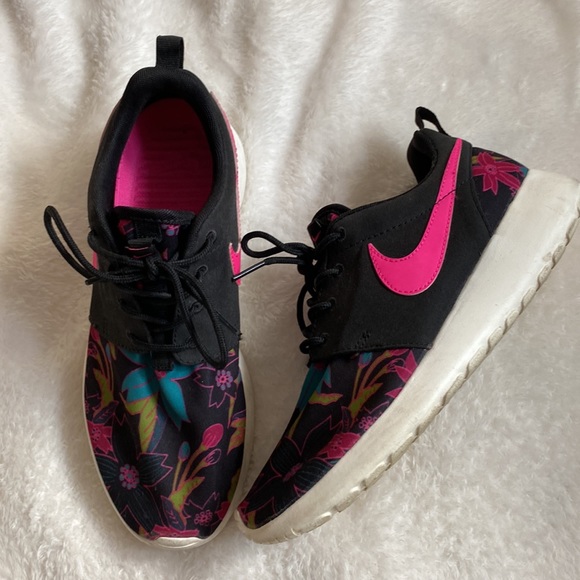 Nike sneakers - Picture 2 of 3